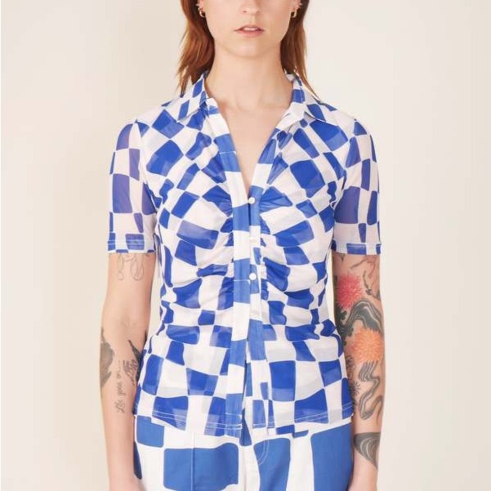 Find Me Now Kia Short Sleeve Button Up Shirt Size Small